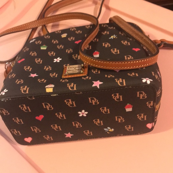 Like New! Dooney & Bourke Scribble Crossbody Bag - Picture 3 of 6